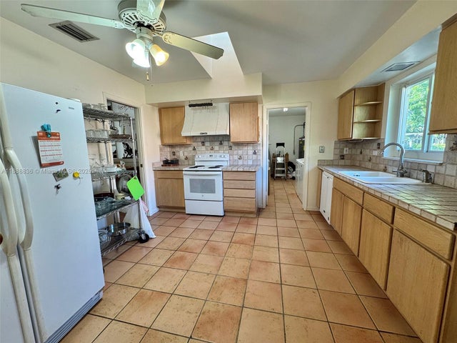 4 of 14 - 9765 Sw 74th St, Miami, FL
