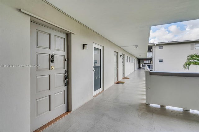 3 of 24 - 1000 Hillcrest Ct 207, Hollywood, FL