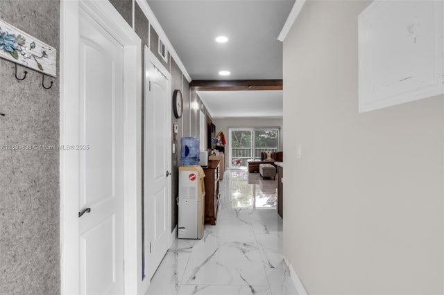 4 of 24 - 1000 Hillcrest Ct 207, Hollywood, FL