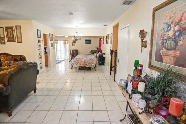 5 of 36 - 811 Nw 196th Ter, Miami Gardens, FL