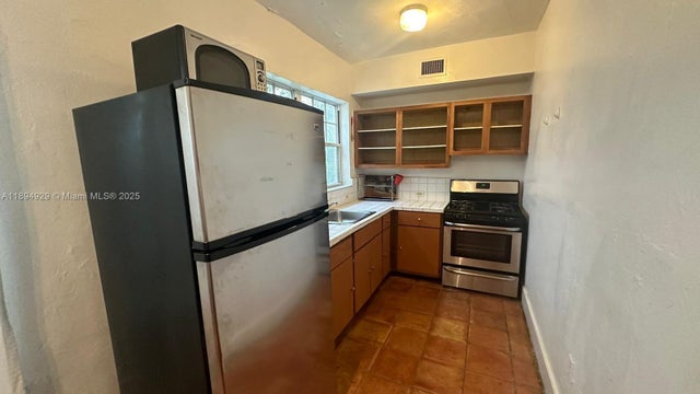 1 of 18 - 754 Meridian Ave 15, Miami Beach, FL