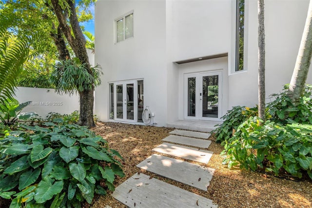 3 of 56 - 3330 Crystal Ct, Miami, FL