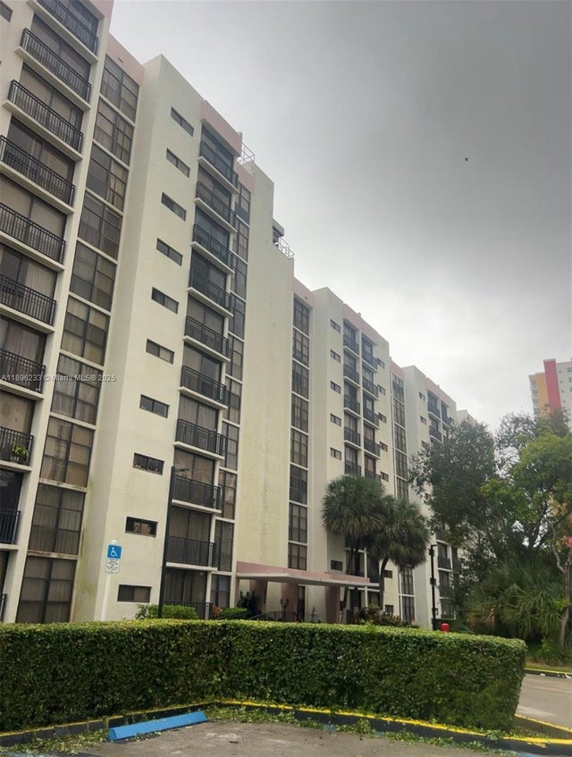 1 of 1 - 16909 N Bay Rd 421, Sunny Isles Beach, FL