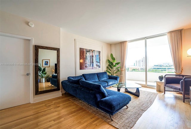 4 of 38 - 888 Brickell Key Dr 903, Miami, FL