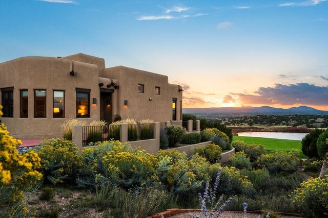 32 Camino De Colores, Santa Fe