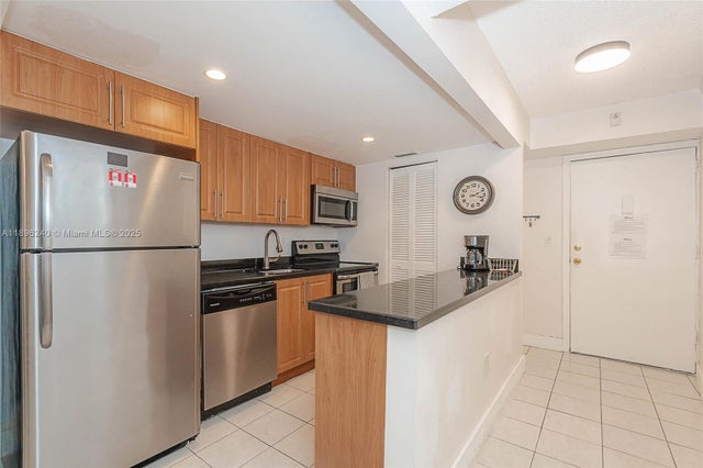 5 of 34 - 201 178th Dr 426, Sunny Isles Beach, FL