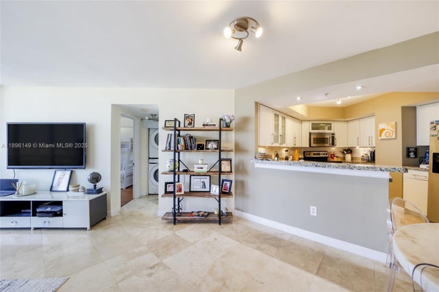 4 of 38 - 1900 Sunset Harbour Dr 811, Miami Beach, FL