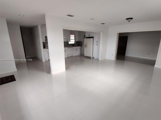 5 of 10 - 12470 Sw 188th St, Miami, FL