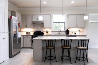 Photo of Listing #A11894683