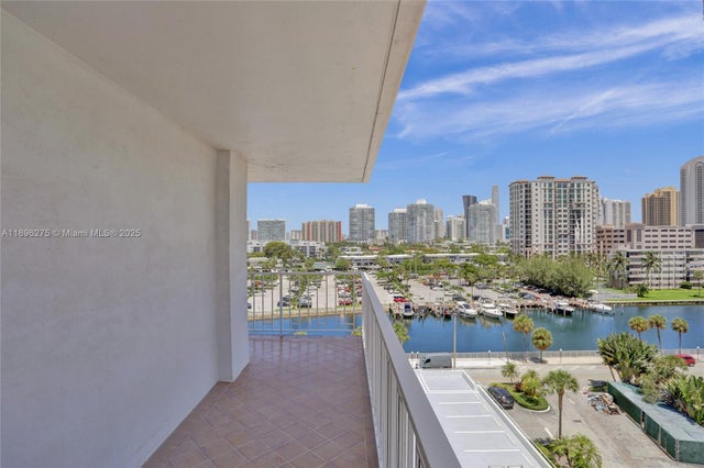 4 of 46 - 500 Bayview Dr 731, Sunny Isles Beach, FL