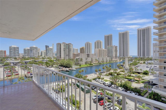 5 of 46 - 500 Bayview Dr 731, Sunny Isles Beach, FL