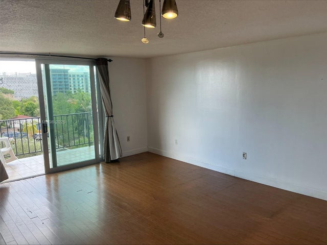 3 of 6 - 12500 Ne 15th Ave 512, North Miami, FL