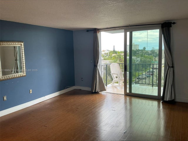 4 of 6 - 12500 Ne 15th Ave 512, North Miami, FL