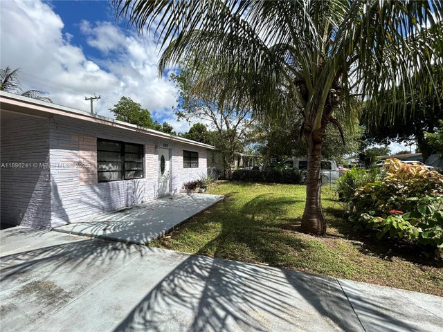 3 of 19 - 6121 Madison St, Hollywood, FL