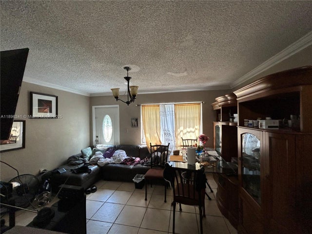 4 of 19 - 6121 Madison St, Hollywood, FL