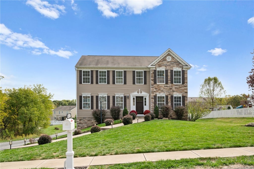 411 White Pine Lane, Economy