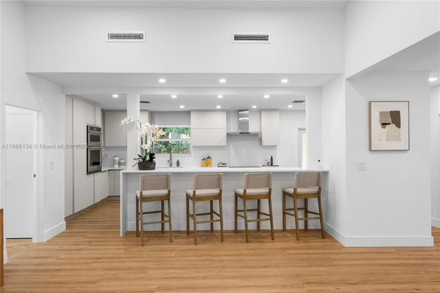 4 of 59 - 410 S Shore Dr, Miami Beach, FL