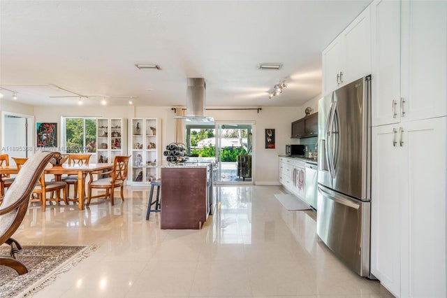 2 of 33 - 8761 Ridgeland Dr, Cutler Bay, FL