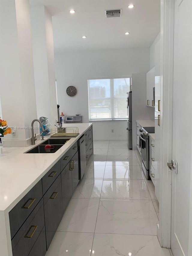 4 of 82 - 2751 S Ocean Dr 208n, Hollywood, FL