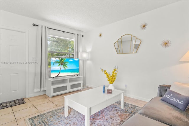4 of 35 - 1936 Washington St, Hollywood, FL