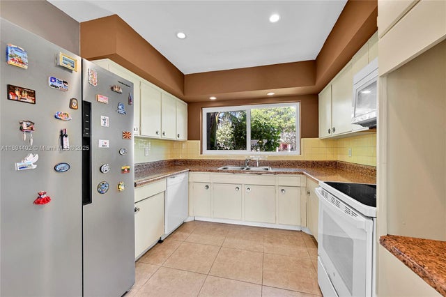 5 of 23 - 2750 Se 3rd St, Pompano Beach, FL