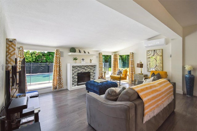 3 of 25 - 942 Se 13th Ave, Deerfield Beach, FL