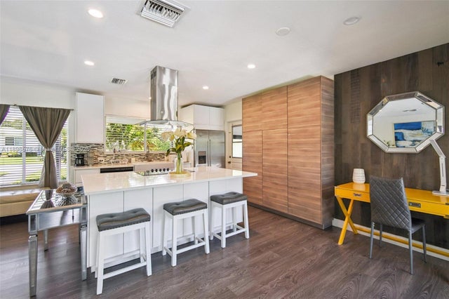 4 of 25 - 942 Se 13th Ave, Deerfield Beach, FL