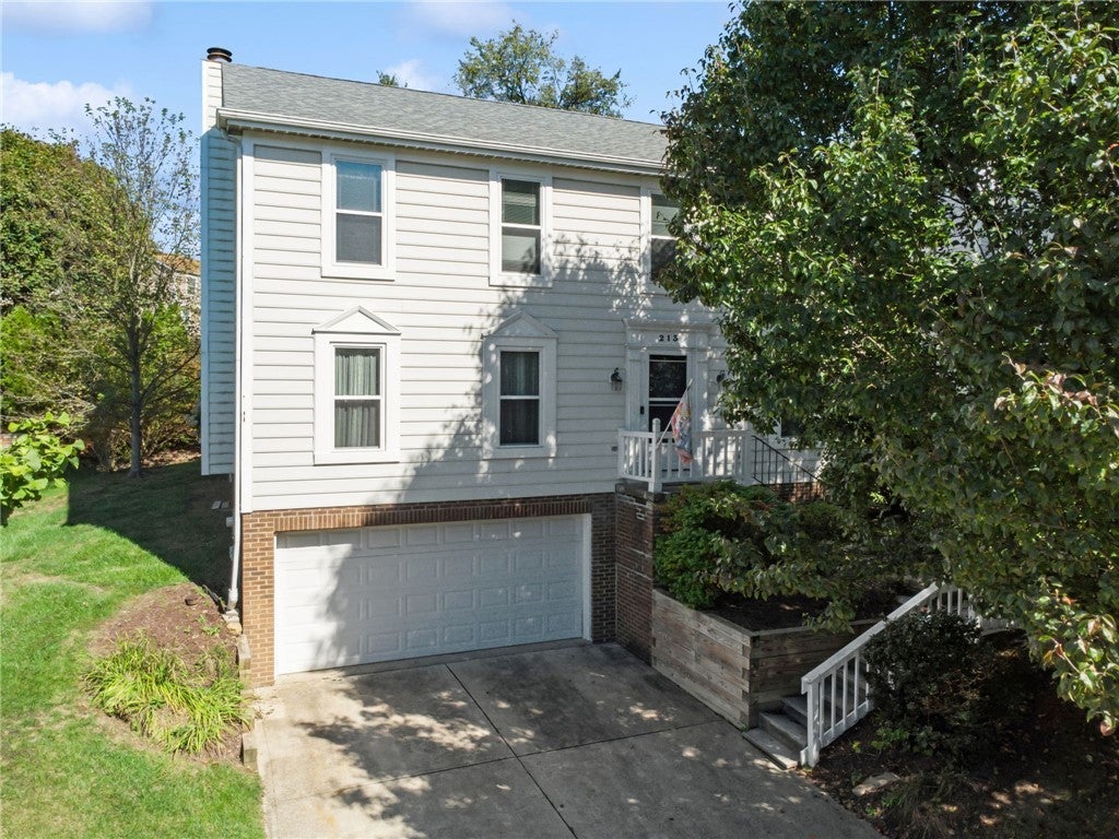213 Leaside Drive, Monroeville