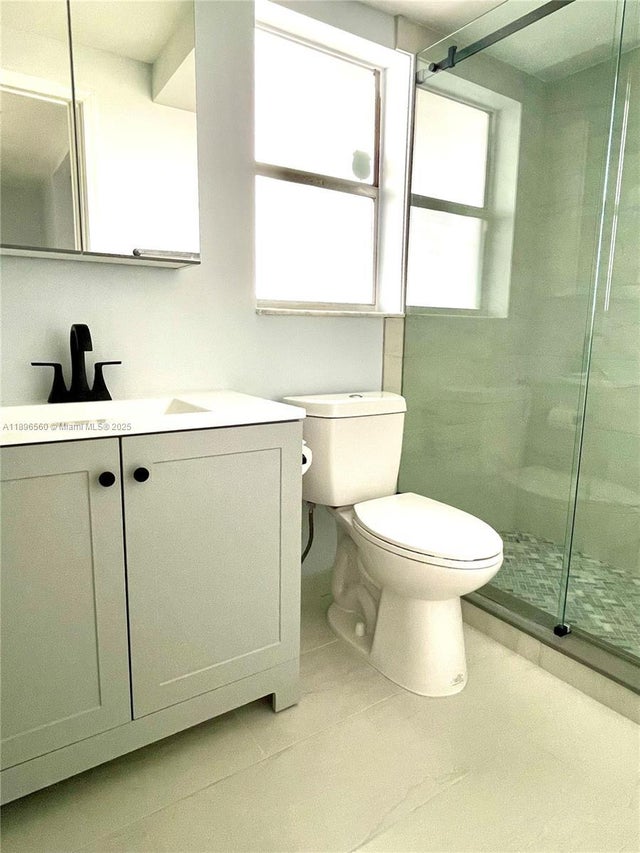 8280 Sunrise Lakes Blvd 307, Sunrise