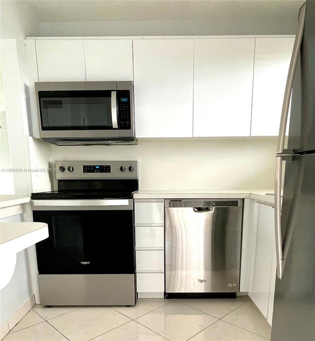 3 of 7 - 8280 Sunrise Lakes Blvd 307, Sunrise, FL