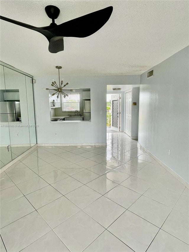5 of 7 - 8280 Sunrise Lakes Blvd 307, Sunrise, FL