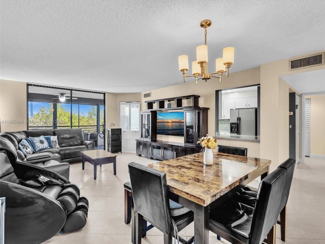 4 of 38 - 1400 Sheridan St 24j, Hollywood, FL
