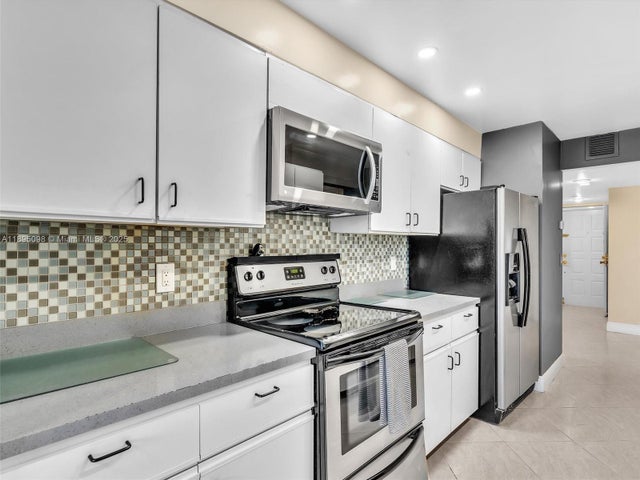 5 of 38 - 1400 Sheridan St 24j, Hollywood, FL