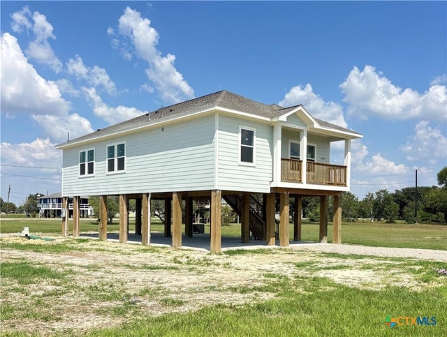 638 Swallow, Palacios