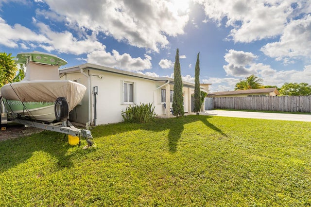 5 of 42 - 11460 Sw 50th Ter, Miami, FL