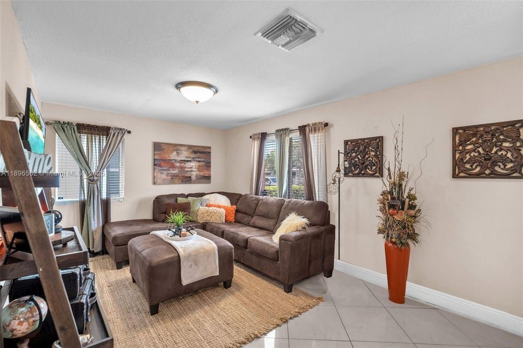 2175 Nw 50th St, Miami