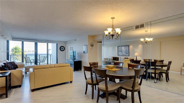 4 of 20 - 2301 S Ocean Dr 301, Hollywood, FL