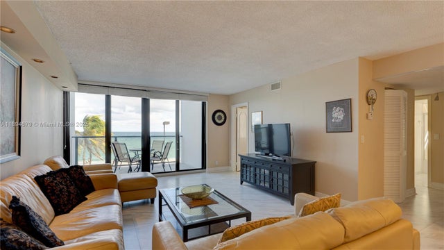 5 of 20 - 2301 S Ocean Dr 301, Hollywood, FL
