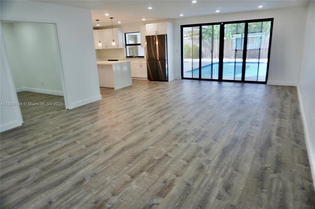 7321 Allen Dr, Hollywood