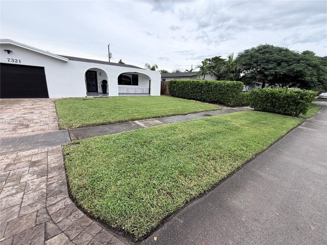 2 of 30 - 7321 Allen Dr, Hollywood, FL