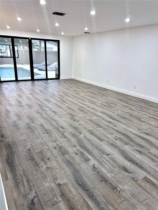 3 of 30 - 7321 Allen Dr, Hollywood, FL
