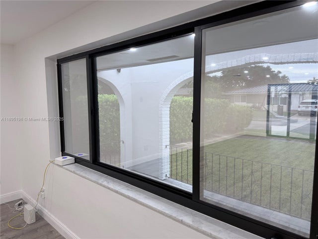 4 of 30 - 7321 Allen Dr, Hollywood, FL