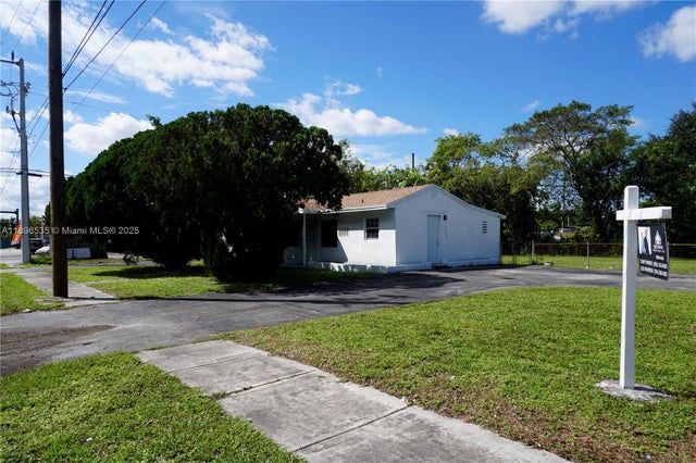 2 of 21 - 6200 Fletcher St, Hollywood, FL