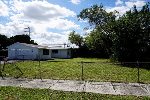 3 of 21 - 6200 Fletcher St, Hollywood, FL