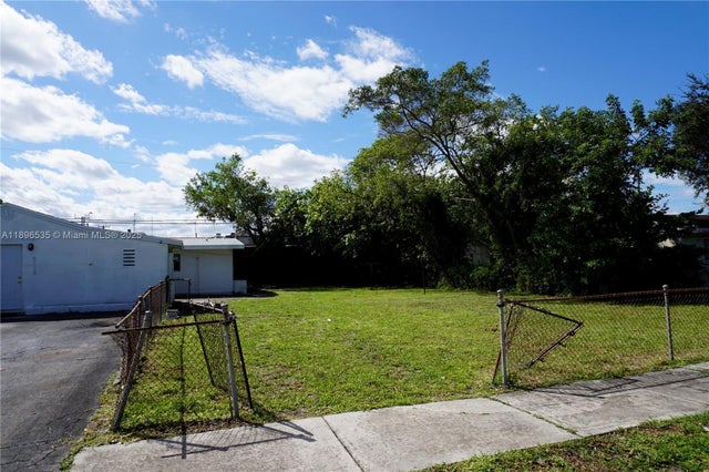 4 of 21 - 6200 Fletcher St, Hollywood, FL