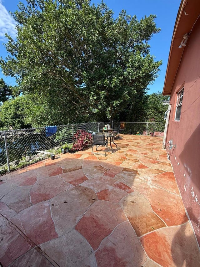 4 of 23 - 6922 Sw 18th Ct, North Lauderdale, FL