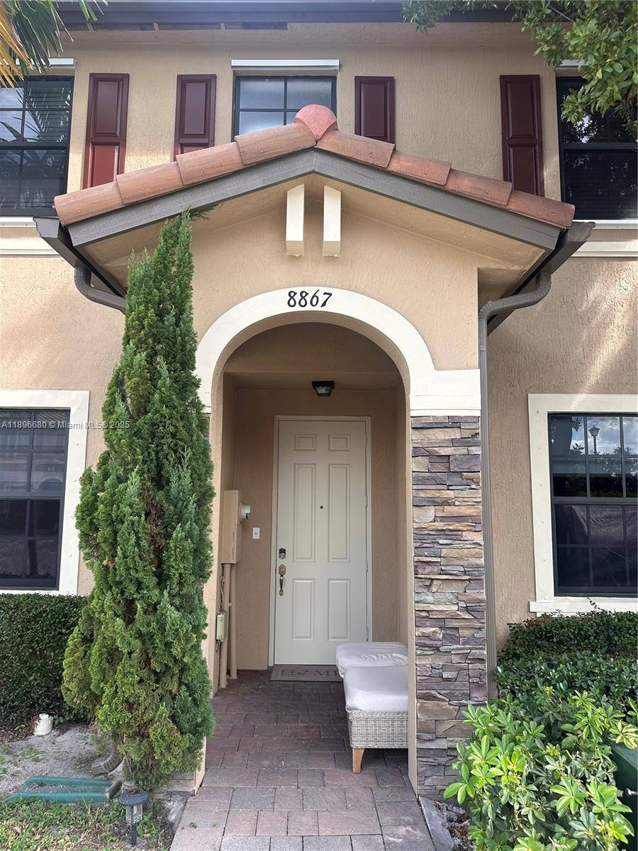 8867 W 35th Way, Hialeah