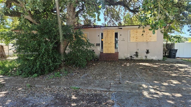 1 of 3 - 1570 Ne 141st St, North Miami, FL