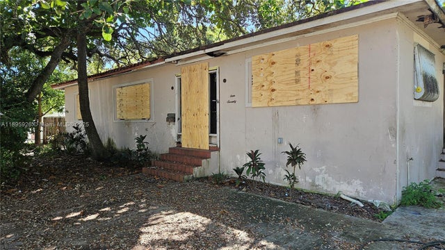 2 of 3 - 1570 Ne 141st St, North Miami, FL
