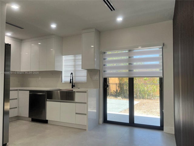3 of 11 - 14001 Nw 10th Ave, Miami, FL